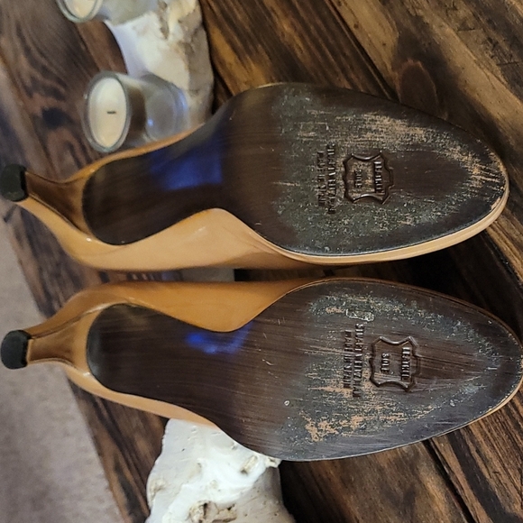 Stuart Weitzman Hummus Aniline Patent Leather Pumps Rounded Toe - Picture 9 of 15